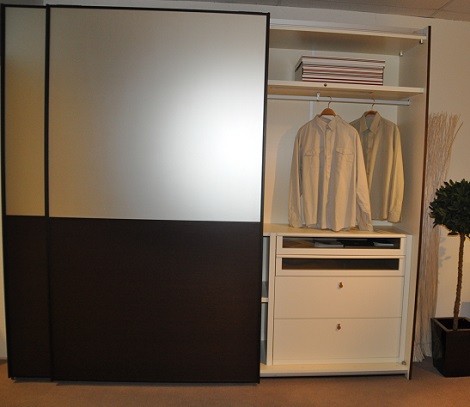 Schuifdeurkast big carre, grote deuren, satin glas en wenge hout 250 breed.
